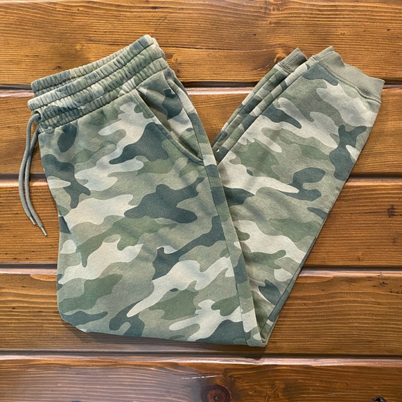 Old Navy camo sweatpants - Picture 1 of 4